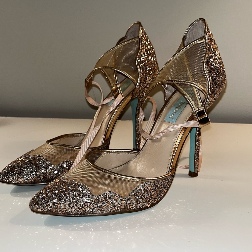Betsey Johnson Womens Stela Pointed Toe Ankle Strap, Champagne Glitter, Size 7.5 - Picture 5 of 9